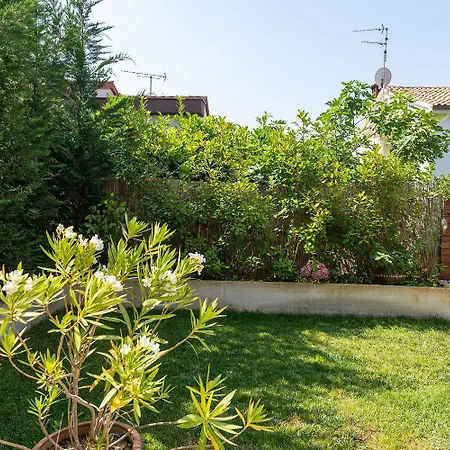 Exquisites Mit Privatem Garten, Liegen, Kinderstuhl, Waschmaschine - Nur 700 Meter Zum * 포레치